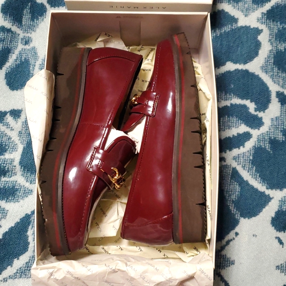 Shoes - Picture 6 of 7